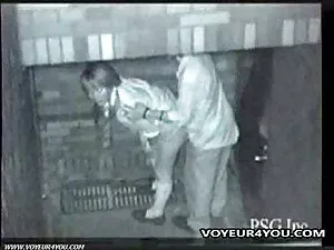 Reiko sieht begierig ...