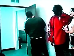 Yuika Akimoto endet  ...