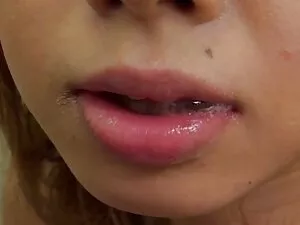 benutzt ihren finger ...